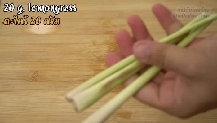 Prepare the salad ingredients: Chop shallots, thinly slice lemongrass and celery. (444.9)