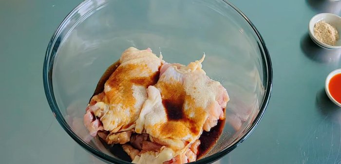 Combine all seasonings with chicken thighs. Mix and knead gently. Let it rest for at least 15 minutes.