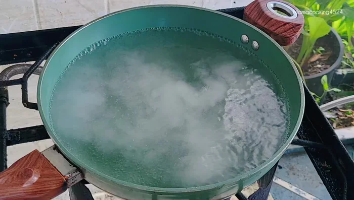 Boil pork belly in water with ½ pinch of salt for 30 minutes.