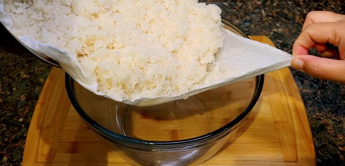 Once the rice is cooked, immediately add the coconut milk mixture and mix thoroughly while the rice is still hot.