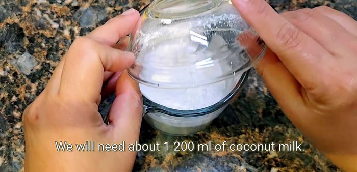 Prepare a rice flour mixture with water (approximately 100-200ml). Heat on the stove or microwave. Add soy sauce to taste.