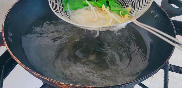 Cook noodles and bean sprouts separately.