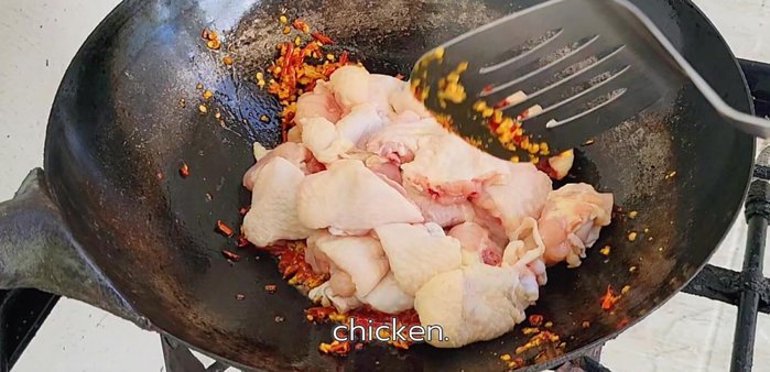 Add the chicken wings and stir-fry until the skin is slightly tightened.