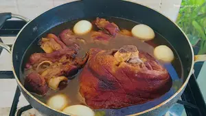 Crispy Skin Stewed Pork Leg: Quick & Easy Thai-Style Recipe