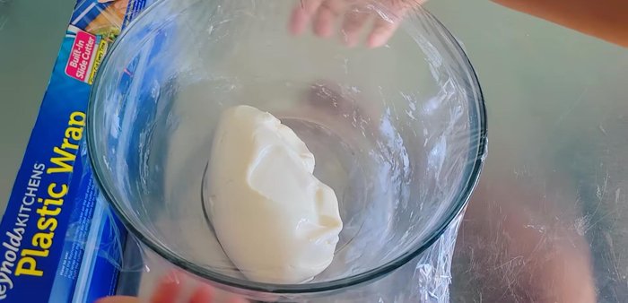 Let the dough rest for 10 minutes.