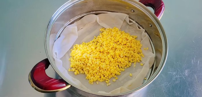 Steam mung beans for 20 minutes, or until they bloom and reach desired size.