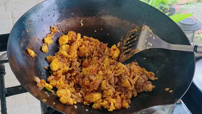 Add chili pepper and shallots (to taste).