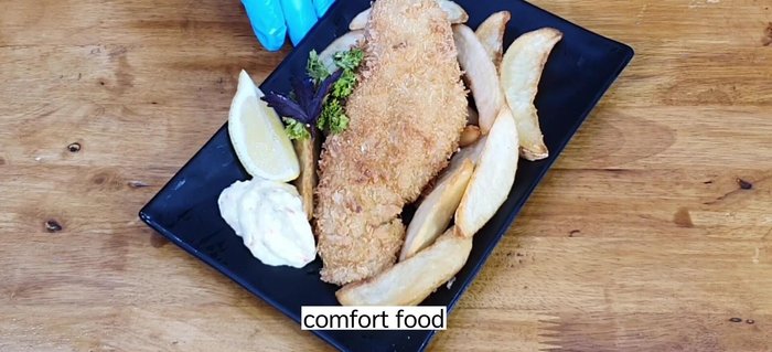 Serve: Serve the crispy fish and chips with tartar sauce, lime wedges, and enjoy!