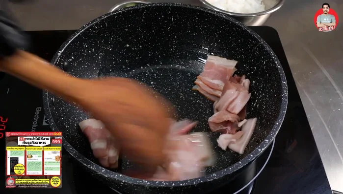 Add pork belly (80 grams) and cook until browned. You can substitute bacon or marinated pork.