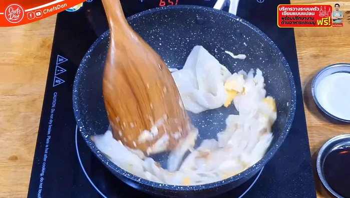 Add light soy sauce and stir-fry.