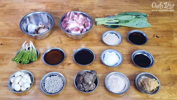 Clean the pork bones: Blanch them in boiling water to remove blood and impurities. (6.89)