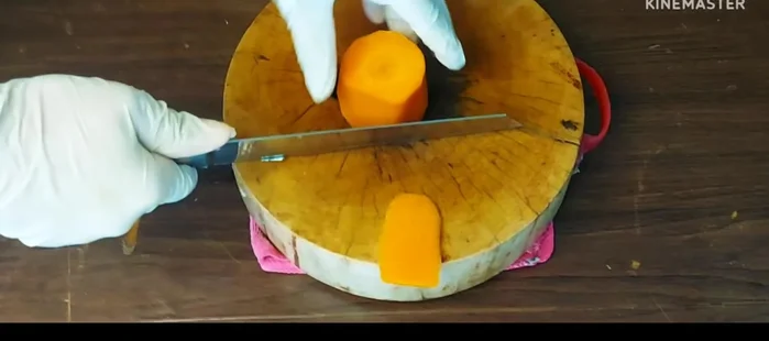 Cut carrots and pumpkin into desired shapes (optional: make flower shapes for added visual appeal). Ensure consistent thickness for even cooking.