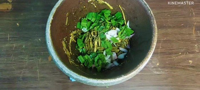 Add chopped coriander, mint, and spring onions (optional).