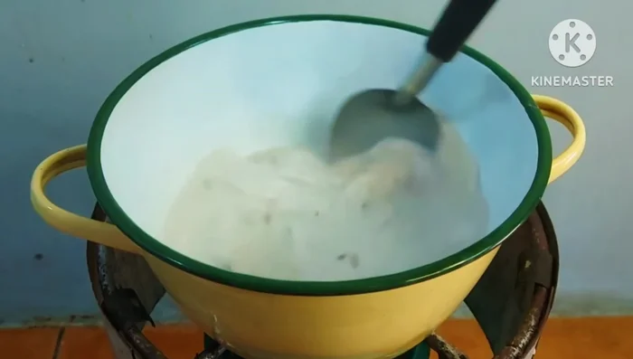 Bring the coconut milk to a boil. Add the vegetables that require longer cooking times first (corn, chili, etc).