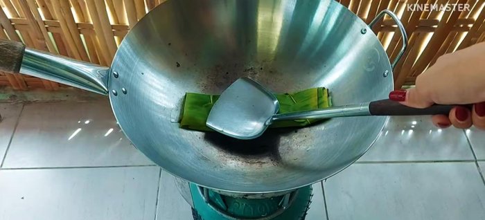 Grill the shrimp paste until fragrant.