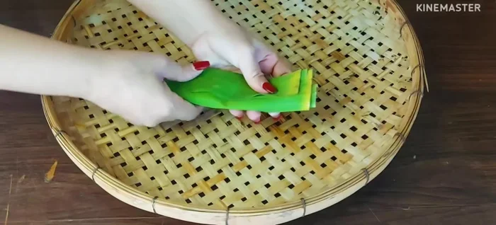 Wrap shrimp paste in banana leaves.