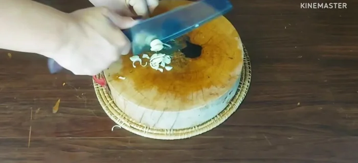 Thinly slice the lemongrass, focusing on the softer parts.