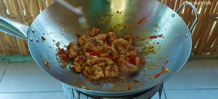 Add young peppercorns, kaffir lime leaves, and sliced red chili pepper. Stir-fry until fragrant.