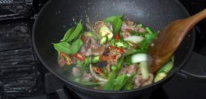 Spicy Stir-Fried Drunken Pork: A Flavorful Thai Recipe