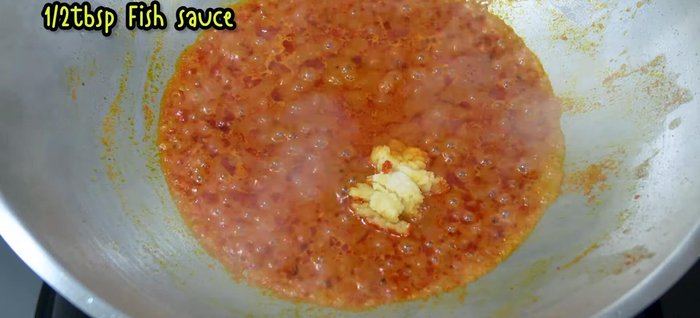 Season the curry paste with palm sugar, fish sauce, and seasoning powder. Stir-fry until the sugar dissolves.