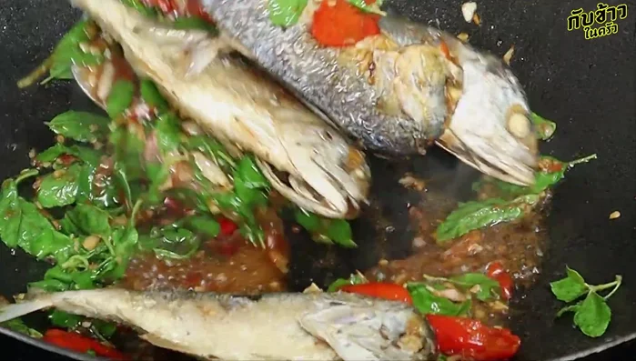 Add the fried mackerel to the pan and pour the basil sauce over it. Stir gently to combine.