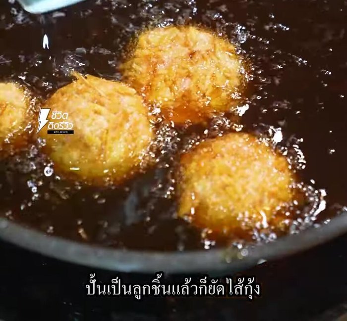 Serve the fish balls with crispy noodles.
