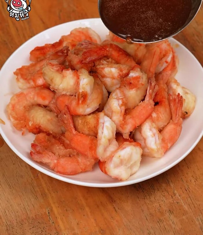 Pour sauce over fried shrimp.
