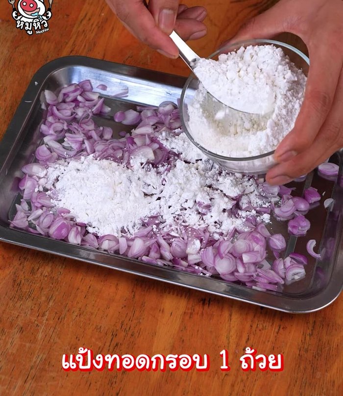 Coat shrimp with crispy flour.