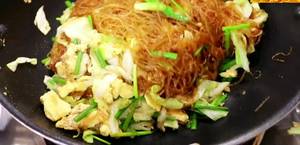 Crispy Glass Noodles with Cabbage: Easy Thai Stir-Fry Recipe
