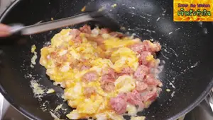 Delicious Fermented Pork Sausage with Egg and Vermicelli Noodles
