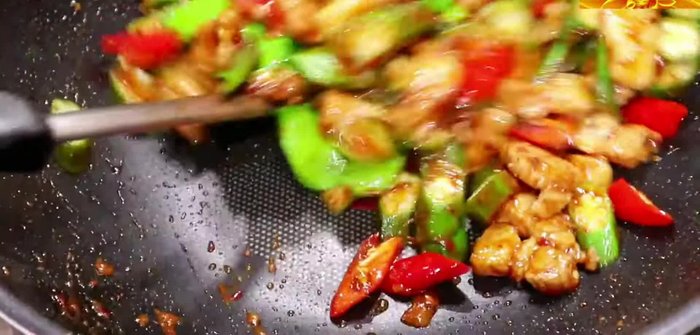Prepare the ingredients: Chop the pork belly into bite-sized pieces. Wash and trim the okra. Prepare other vegetables as desired.