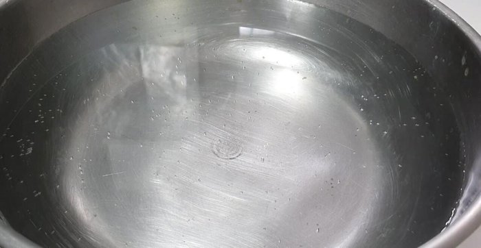 Bring a pot of clean water to a boil. Add the rinsed sticky rice and stir constantly for 10 minutes.
