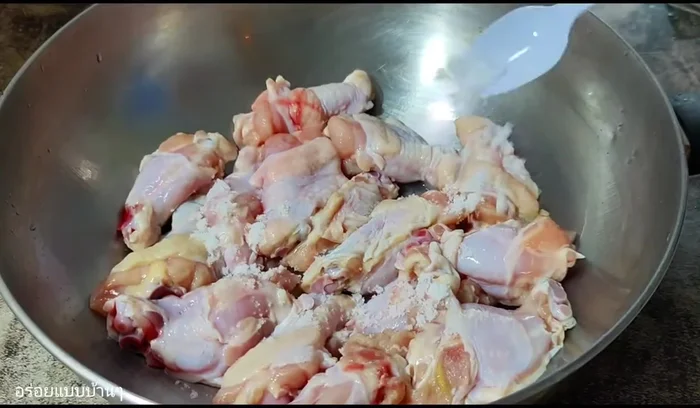 Season the chicken: Add 1 tablespoon of salt and 1 teaspoon of sugar. Mix well. You can also add MSG for extra flavor.