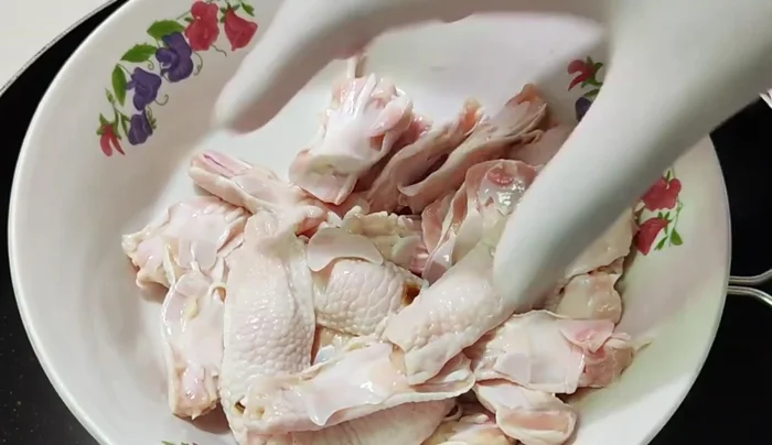 Prepare chicken tendons: Use about 250 grams.