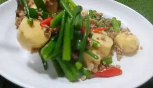 Fragrant Flower Stir-fry with Tofu & Minced Pork Recipe