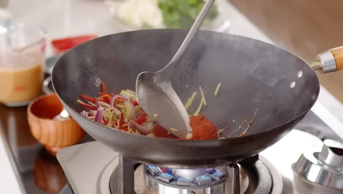 Add red curry paste and stir constantly to prevent burning. (447.919)