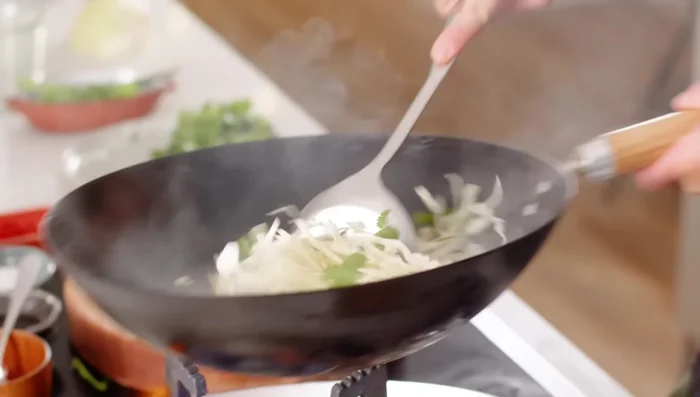 Add cabbage and stir-fry briefly. (477)
