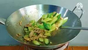 Easy Stir-fried Cucumber with Chicken: A Delicious Thai Recipe