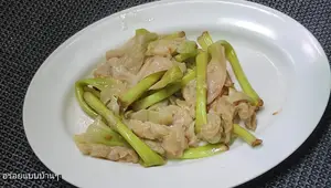 Stir-fried Canna Flowers with Fish Sauce: A Seasonal Delight