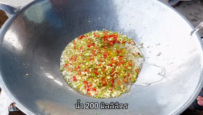 Add 200ml plain water (adjust according to fish size).