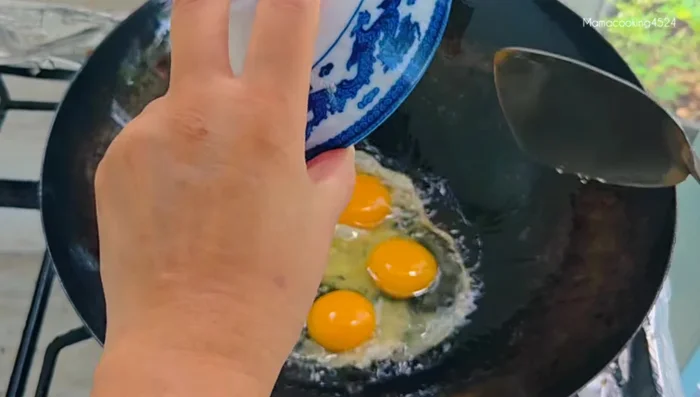 Heat oil in a pan and stir-fry 4 eggs until cooked through. Set aside.