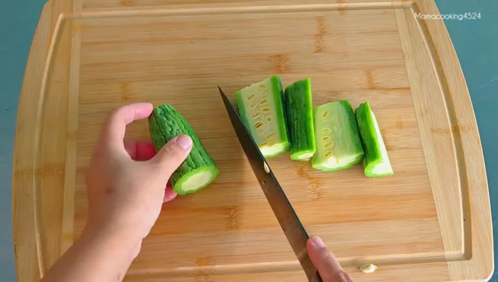 Prepare the bitter melon: Cut off the ends, halve it, and remove the seeds. Use a spoon to scrape off the white part inside to reduce bitterness. Wash thoroughly.