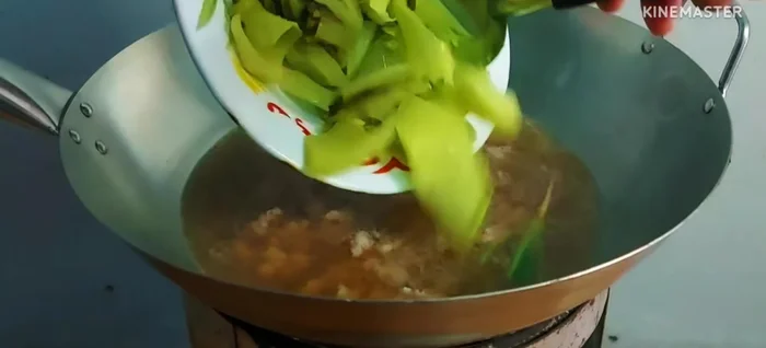 Add the pickled cabbage and garlic.