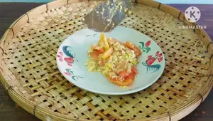 Stir-fried Tomatoes, Eggs, and Minced Pork: Easy Thai Recipe