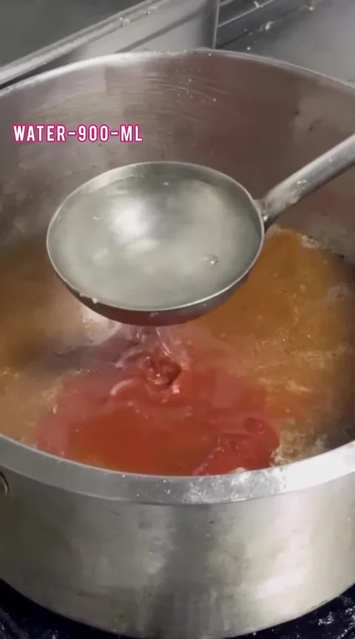Add water to the mashed tamarind.