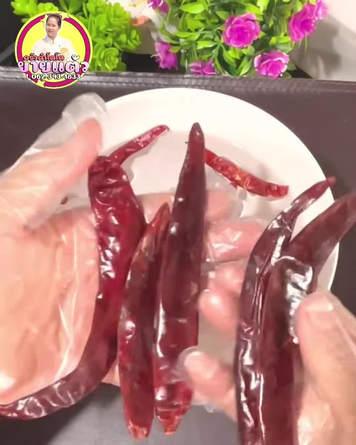 Soak chili peppers in water for 1-2 hours until soft. Cut the chilies into pieces.