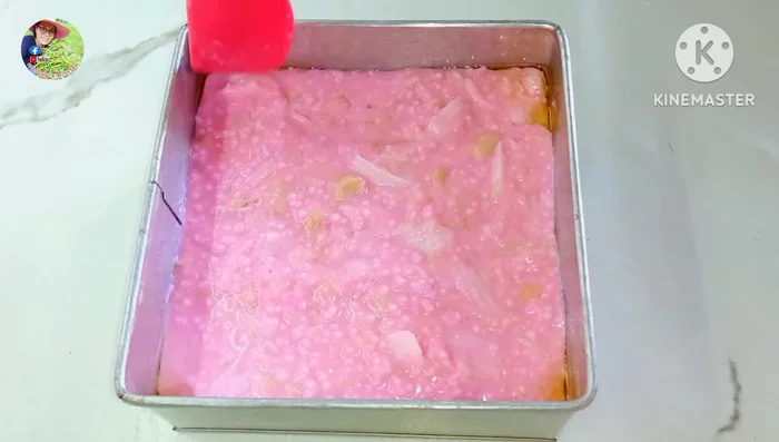 Steam the dessert over high heat for 30-40 minutes, or until cooked.