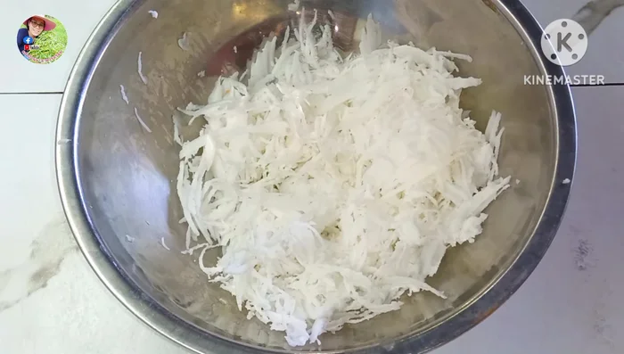 Mix shredded coconut with a little salt.