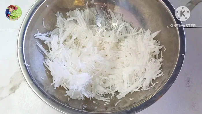 Steam the coconut mixture for 5 minutes.