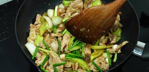Easy Stir-Fried Pork with Bell Peppers Recipe - Aromatic & Delicious